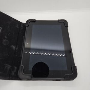 Amazon Kindle Fire HD 7" 32 GB with gray Belkin case